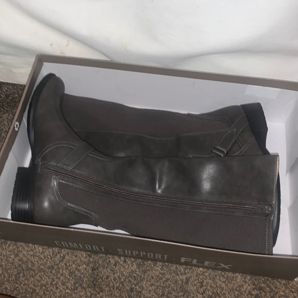 Knee high gray boots with zipper - Picture 1 of 7